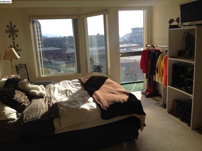 Building Photo - Spacious and convenient  east-facing 1Bd 1...