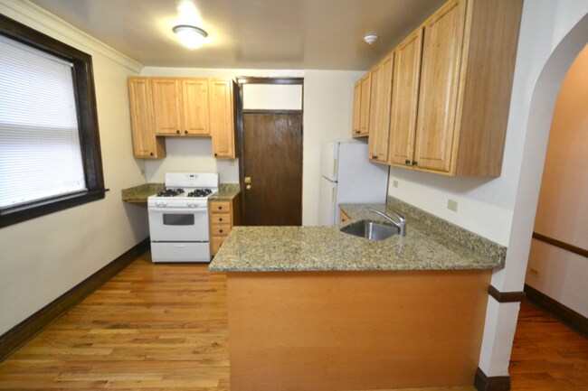 Building Photo - 3211 W Belle Plaine Ave