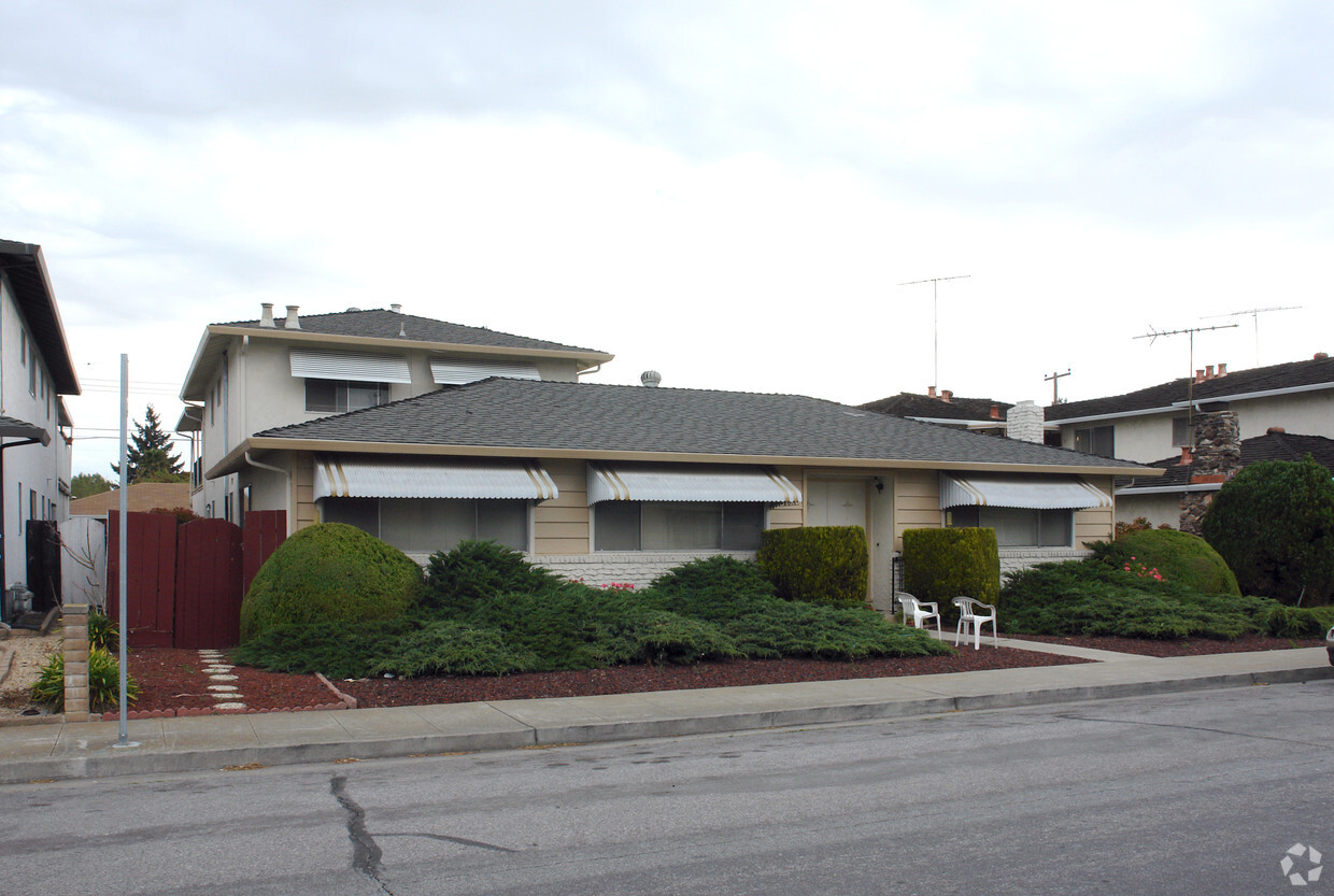 Primary Photo - 2851 Malabar Avenue