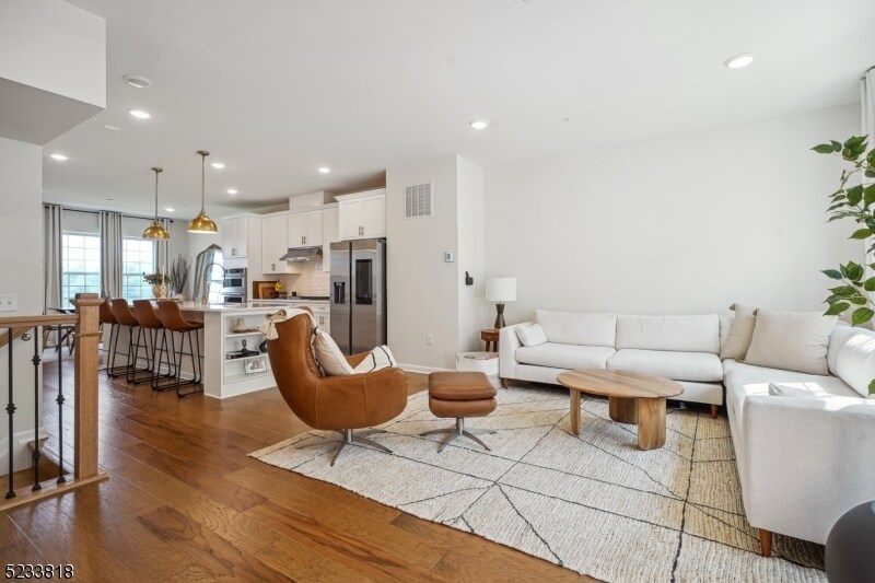 6 Haralson Ct, Livingston, NJ 07039 Room for Rent in Livingston, NJ