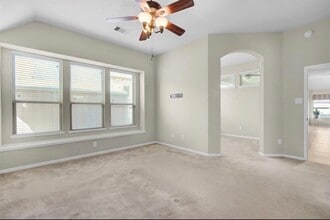 Building Photo - 2513 Golfcrest Dr