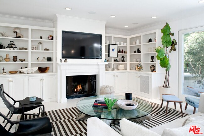 Foto del edificio - 23511 Malibu Colony Rd