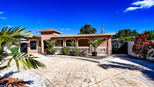Foto del edificio - 12255 NW Miami Ct
