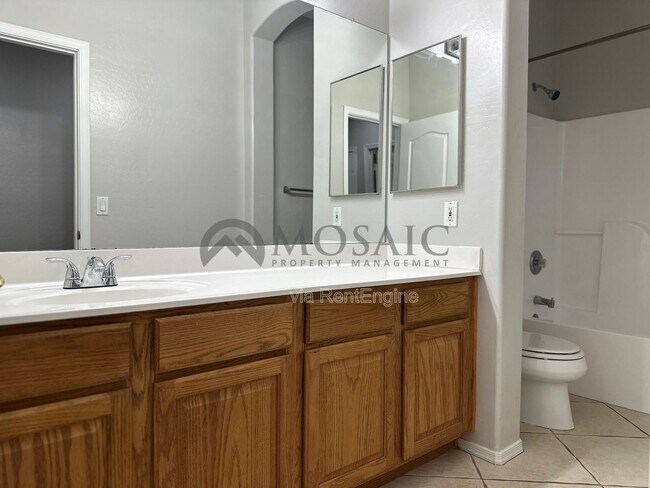 Foto del edificio - 121 W Birchwood Pl