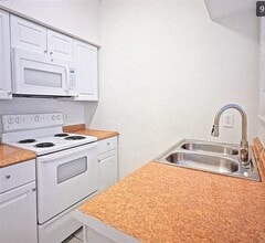 Building Photo - 2021 Spenwick Dr