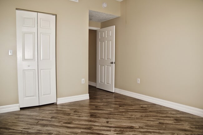 Foto del edificio - 5500 Bentgrass Dr