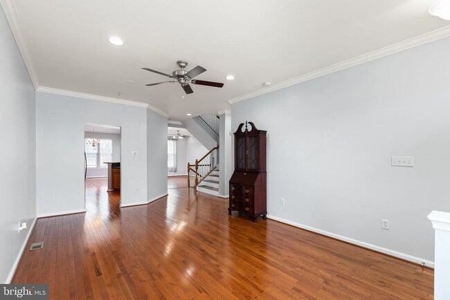 Building Photo - 2900 Lomond Pl