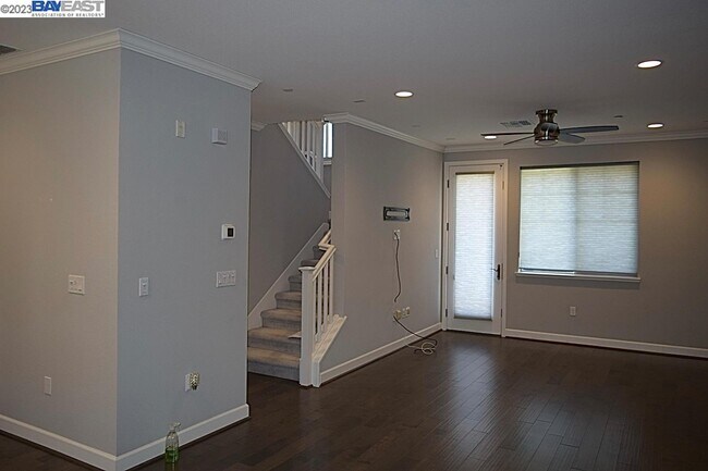 Building Photo - 375 Basswood Common