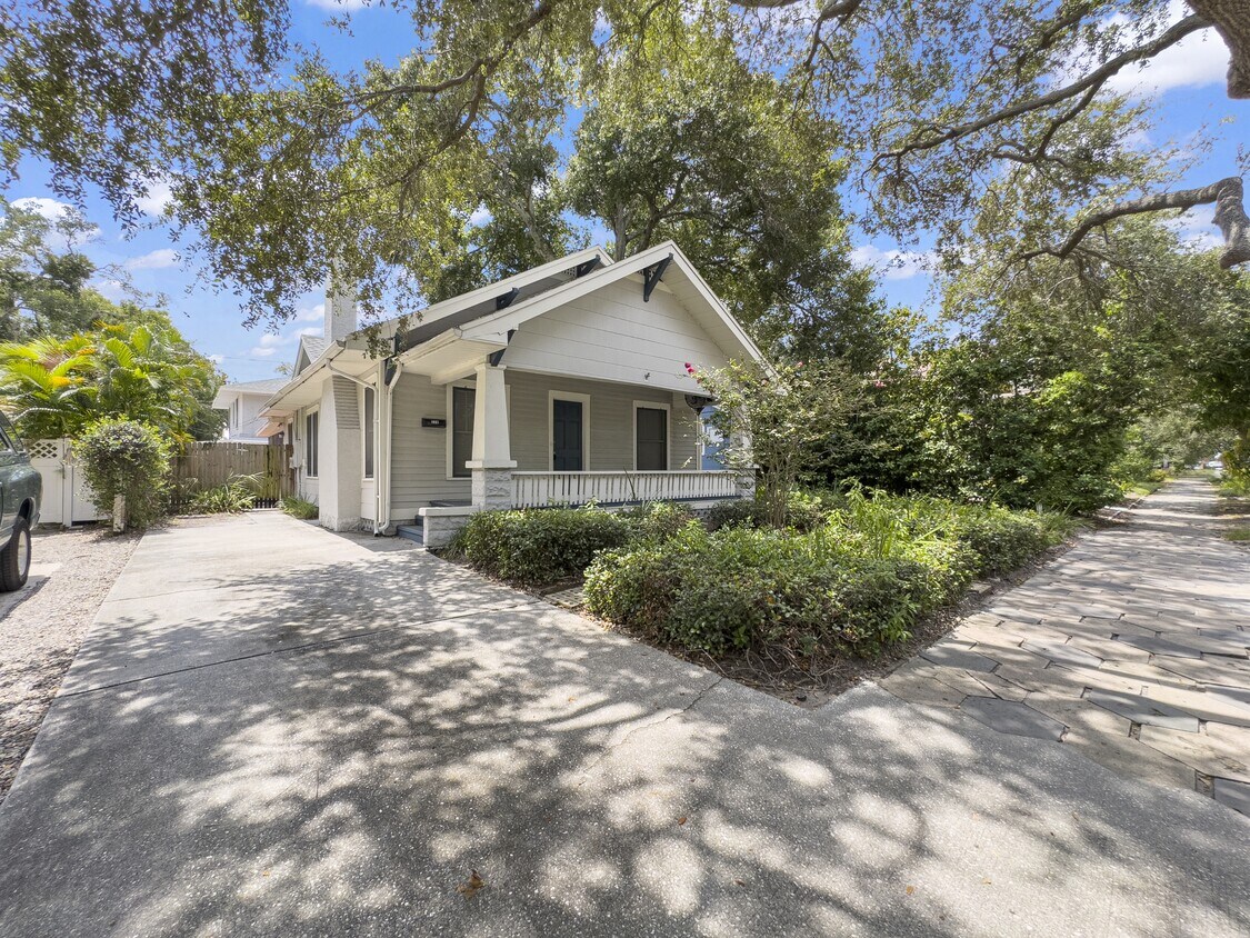 Primary Photo - 226 9th Ave N