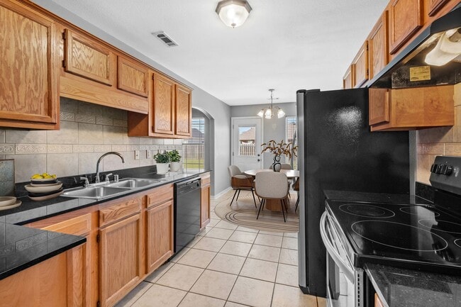 Foto del edificio - Beautiful Spacious Home w/ Community Clubhouse and Pool!