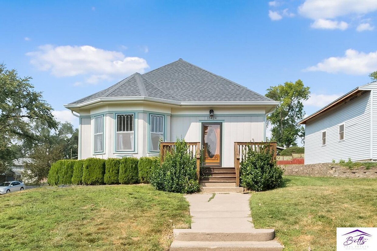 Primary Photo - Updated Cottage with Lots of Charm!