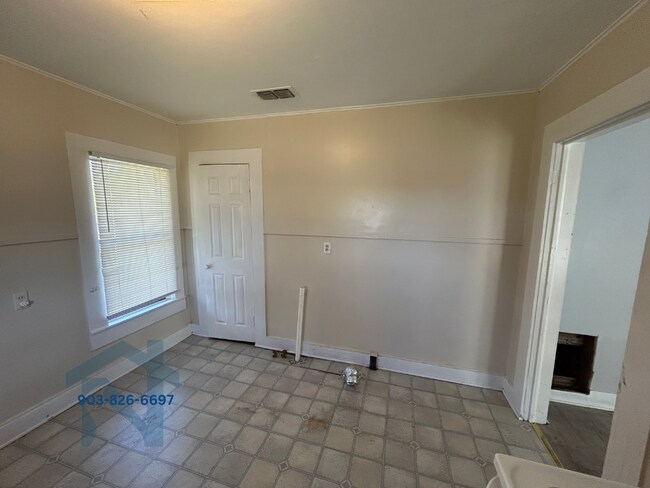 Building Photo - 1006 Nelson Blvd