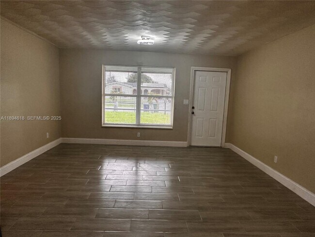 Foto del edificio - 3761 NW 9th St