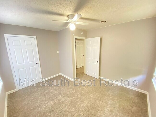 Foto del edificio - 442 Delta Rd