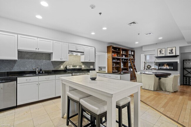Building Photo - 1 br, 1 bath Condo - 72 Orange St Apt 1A