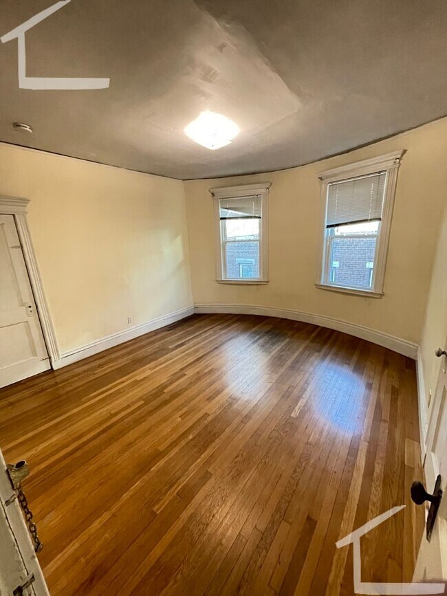 Building Photo - 1717 Commonwealth Ave #2B Boston MA 02135