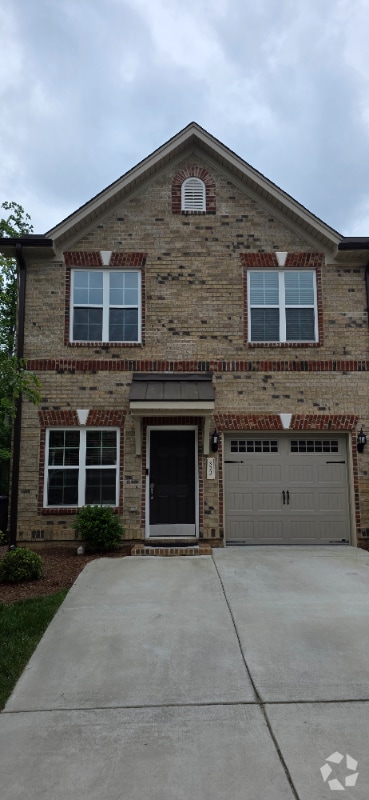 Building Photo - 823 Silver Leaf Dr