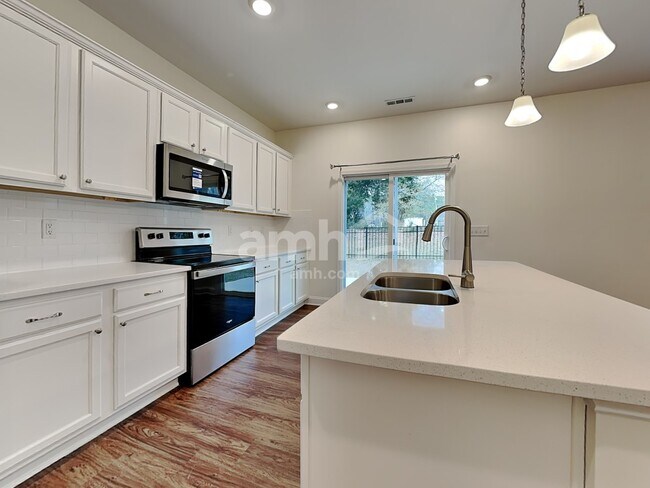 Foto del edificio - 3204 Brierhill Rd