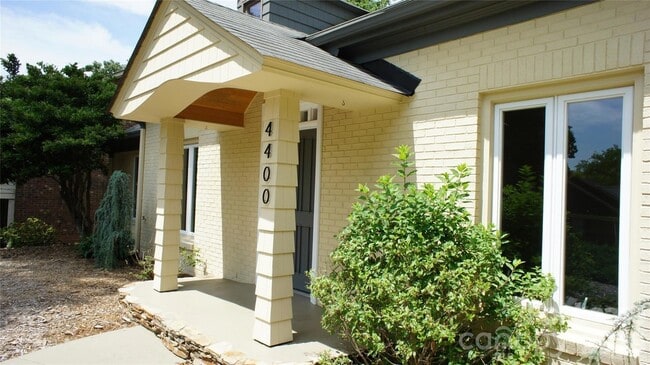 Building Photo - 4400 Woods End Ln