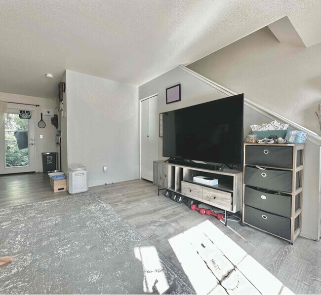 Foto del edificio - 1066 Evergreen St