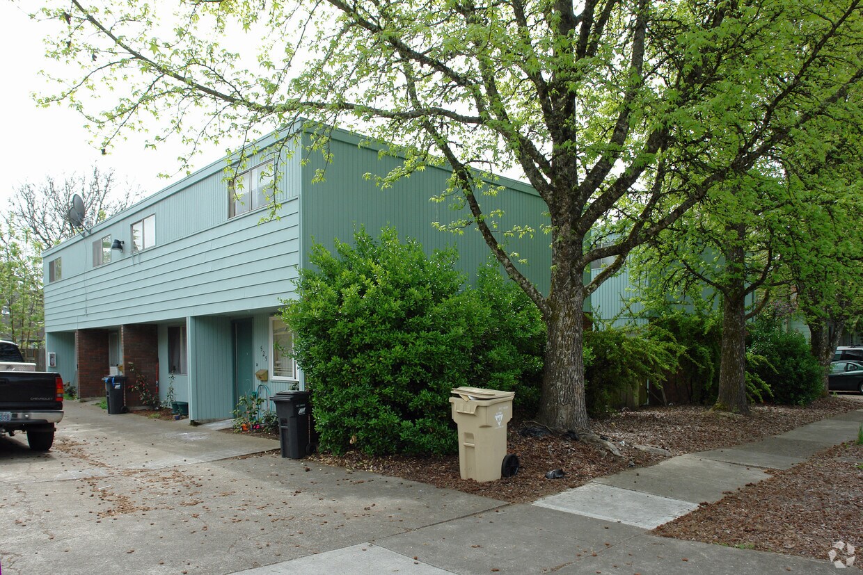 Primary Photo - 521-535 NW 19th St