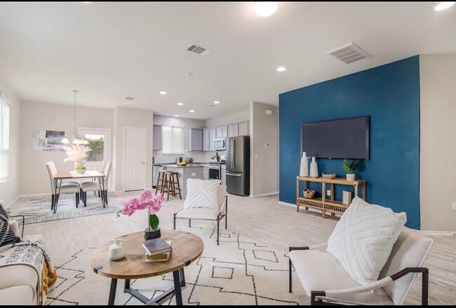 Building Photo - 568 Saturnia Dr