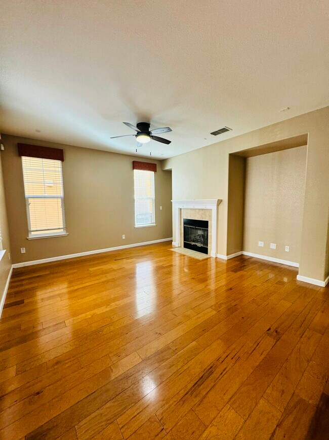 Foto del edificio - 127 W Invitar Ln