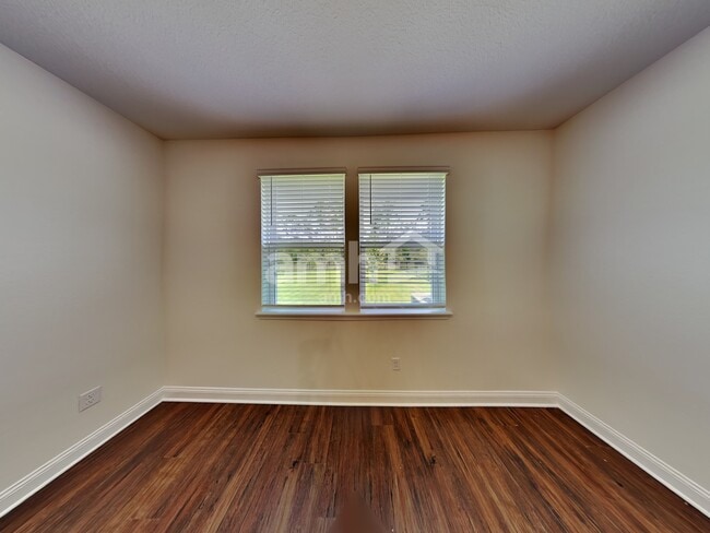 Building Photo - 329 Banyan Frst Dr