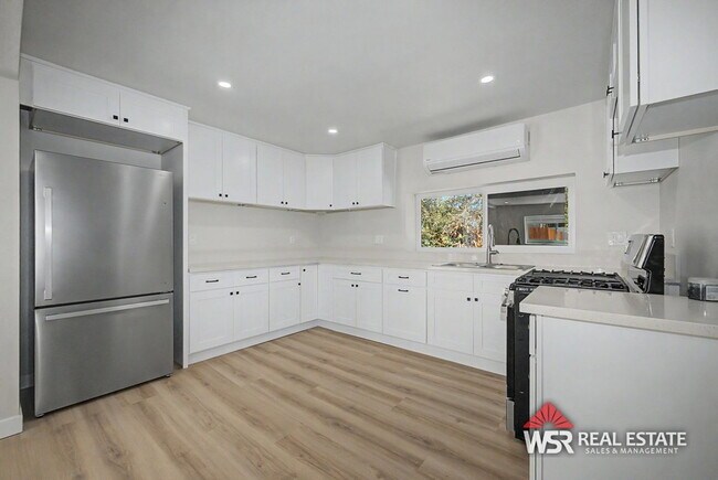 Foto del edificio - 3625 Everest Ave
