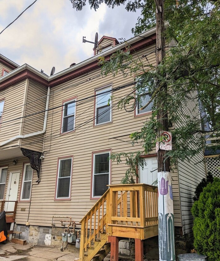 Primary Photo - 1 bedroom in Deutschtown (North Side)
