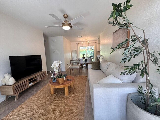 Foto del edificio - 6908 Pondsdale Ln