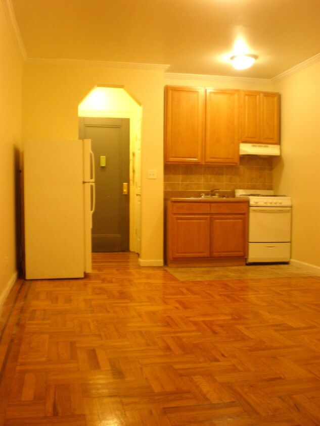 Primary Photo - 132-18 Maple Ave