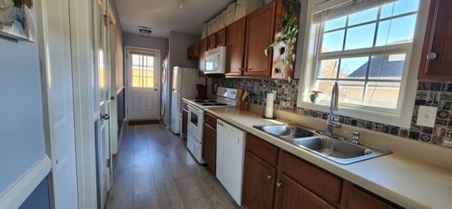 Building Photo - Downtown Greenville a fully Furnished house