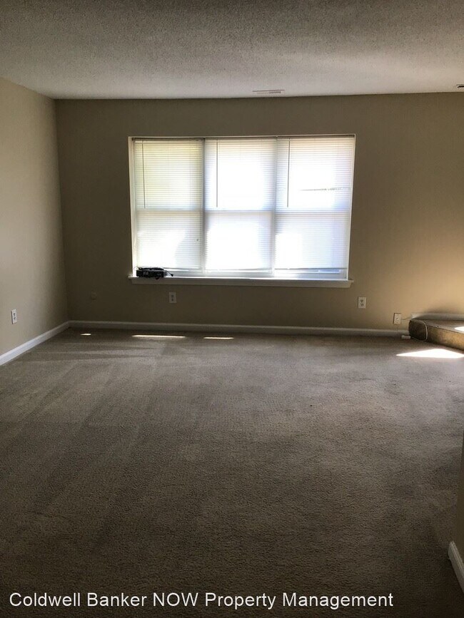 Building Photo - 3 br, 1.5 bath House - 5347 Grand Lake Cres