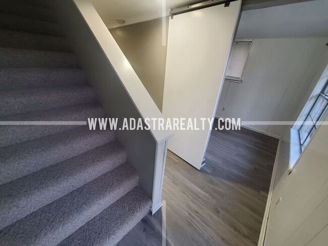 Building Photo - Very Nice Overland Park Duplex-Available in APRIL!!