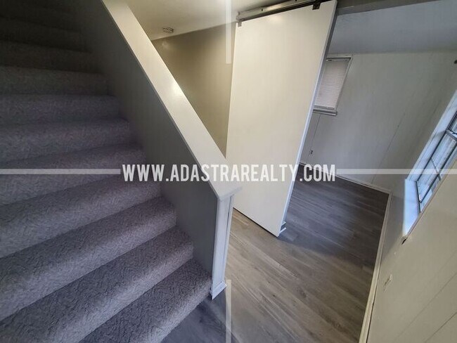 Foto del edificio - Very Nice Overland Park Duplex-Coming SOON!!