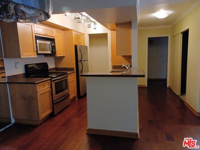 Building Photo - 1745 Camino Palmero St