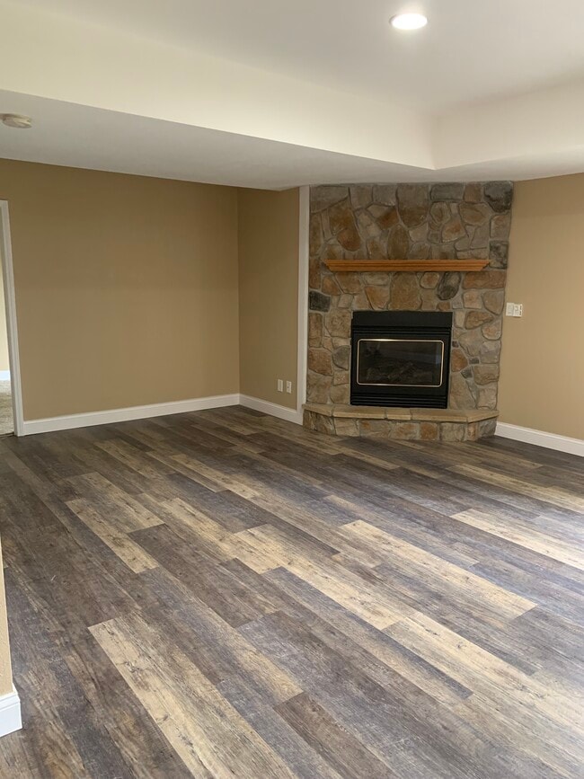 Building Photo - 216 Weiskopf Way