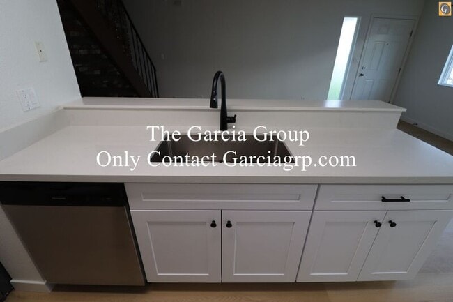 Building Photo - 1488 NE Paropa Ct