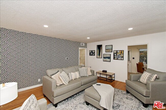 Foto del edificio - 2224 W Imperial Hwy