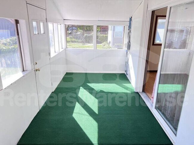 Building Photo - 4BD 3BA SINGLE FAMILY HOME IN SAINT LOUIS PARK!