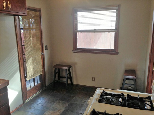 Building Photo - 54 S Lotus Ave