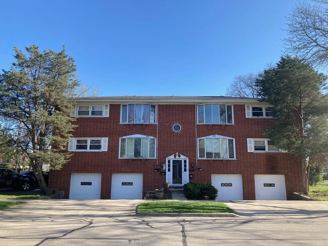 Building Photo - 801 S La Grange Rd