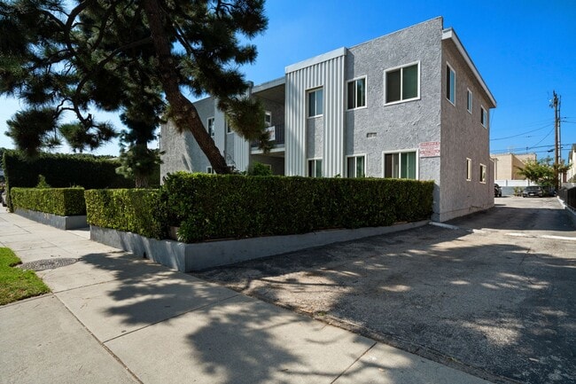 Building Photo - 317 Western Ave