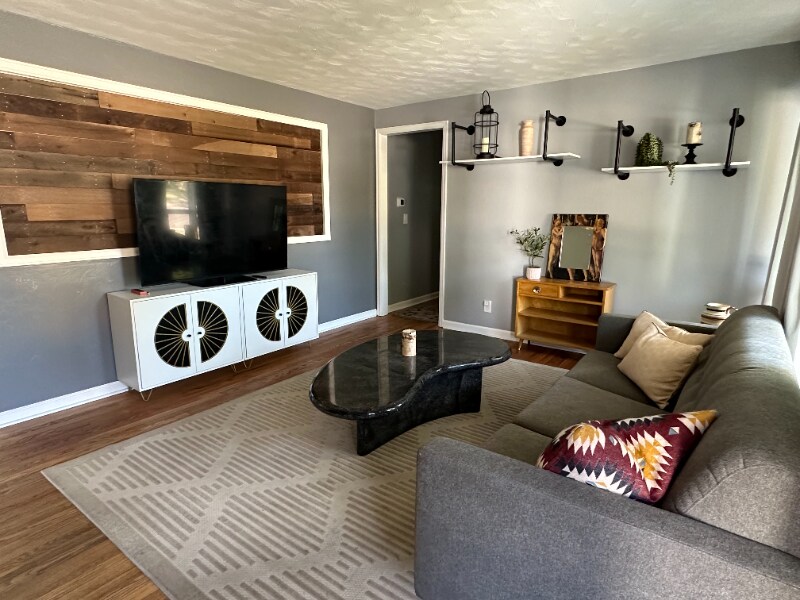 Foto principal - 7130 Beach St