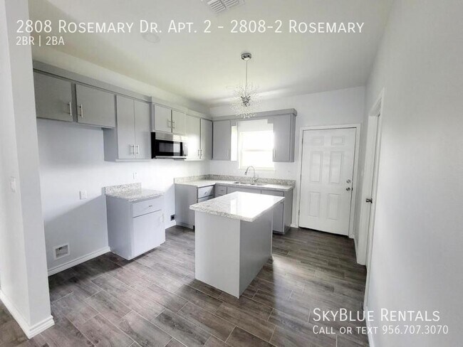 Foto del edificio - 2808 Rosemary Dr