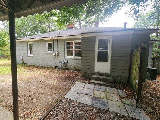 Foto del edificio - 3 Bedrooms 1.5 Baths - North Columbus - La...