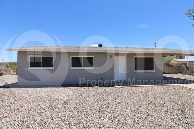 Building Photo - 1300 W Lily Pl