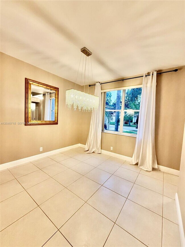 Foto del edificio - 660 Sand Creek Cir