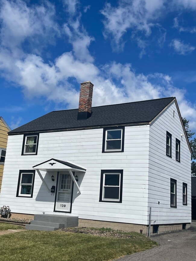 Building Photo - 139 Mayville Ave